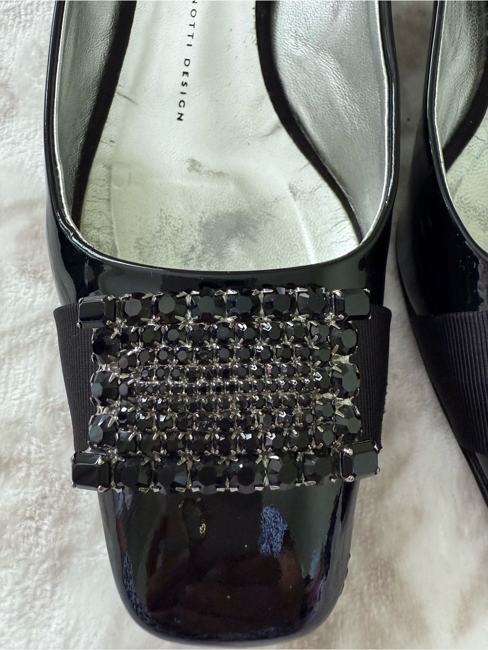 Giuseppe Zanotti Design Patent Leather Pumps with Crystal Embellished Buckle - Picture 3 of 12